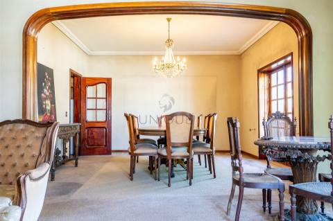 Moradia em Oliveirinha, Aveiro | 5 Quartos, 1220m² de Terreno e Grande Potencial