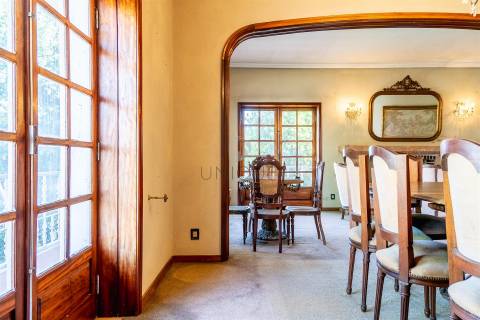 Moradia em Oliveirinha, Aveiro | 5 Quartos, 1220m² de Terreno e Grande Potencial