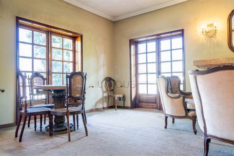 Moradia em Oliveirinha, Aveiro | 5 Quartos, 1220m² de Terreno e Grande Potencial