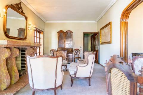 Moradia em Oliveirinha, Aveiro | 5 Quartos, 1220m² de Terreno e Grande Potencial