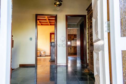 Moradia em Oliveirinha, Aveiro | 5 Quartos, 1220m² de Terreno e Grande Potencial