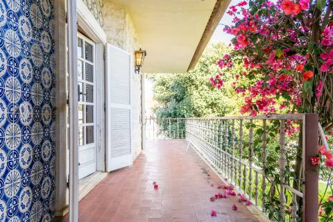 Moradia em Oliveirinha, Aveiro | 5 Quartos, 1220m² de Terreno e Grande Potencial