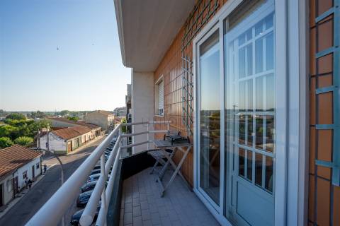 Apartamento T3+2 Duplex no centro de Vagos | Remodelado com garagem