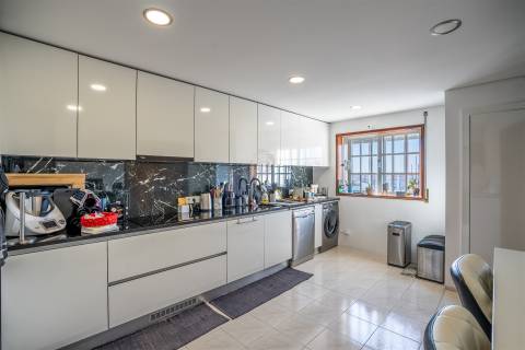 Apartamento T3+2 Duplex no centro de Vagos | Remodelado com garagem