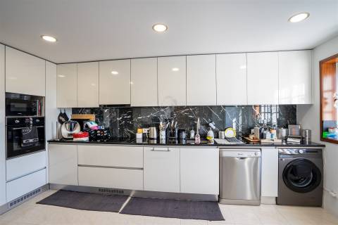 Apartamento T3+2 Duplex no centro de Vagos | Remodelado com garagem