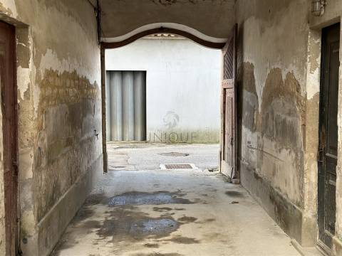 Moradia Secular para Restauro em Cacia, Aveiro | Potencial de Reabilitação