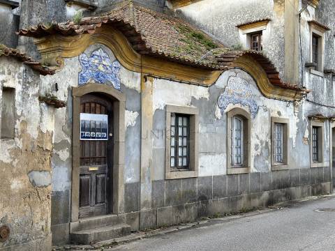 Moradia Secular para Restauro em Cacia, Aveiro | Potencial de Reabilitação