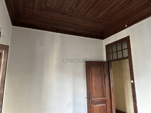 Moradia Secular para Restauro em Cacia, Aveiro | Potencial de Reabilitação