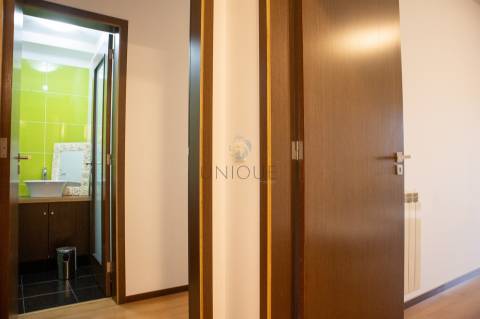 Apartamento T2 com garagem e arrumos no centro de Aveiro