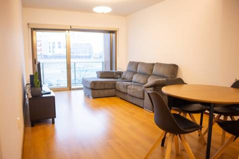 Apartamento T2 com garagem e arrumos no centro de Aveiro