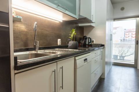 Apartamento T2 com garagem e arrumos no centro de Aveiro