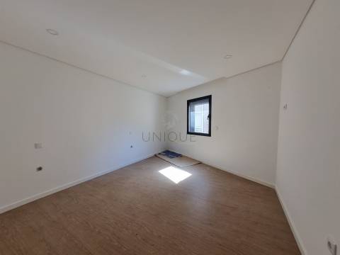 Novo T1+1 | Suite + Lugar de Garagem | Centro de Esgueira