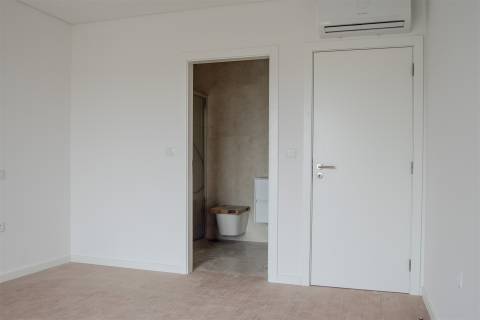 T3 Novo com Terraço Privativo: O Refúgio Perfeito no Centro de Esgueira