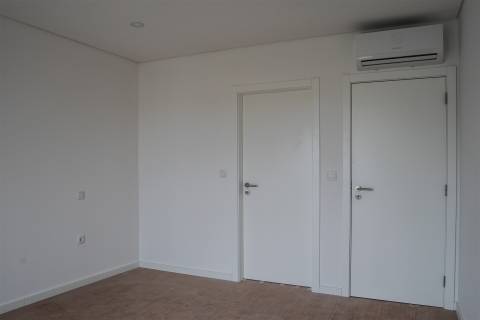 T3 Novo com Terraço Privativo: O Refúgio Perfeito no Centro de Esgueira