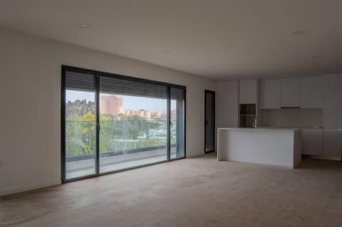 T3 Novo com Terraço Privativo: O Refúgio Perfeito no Centro de Esgueira