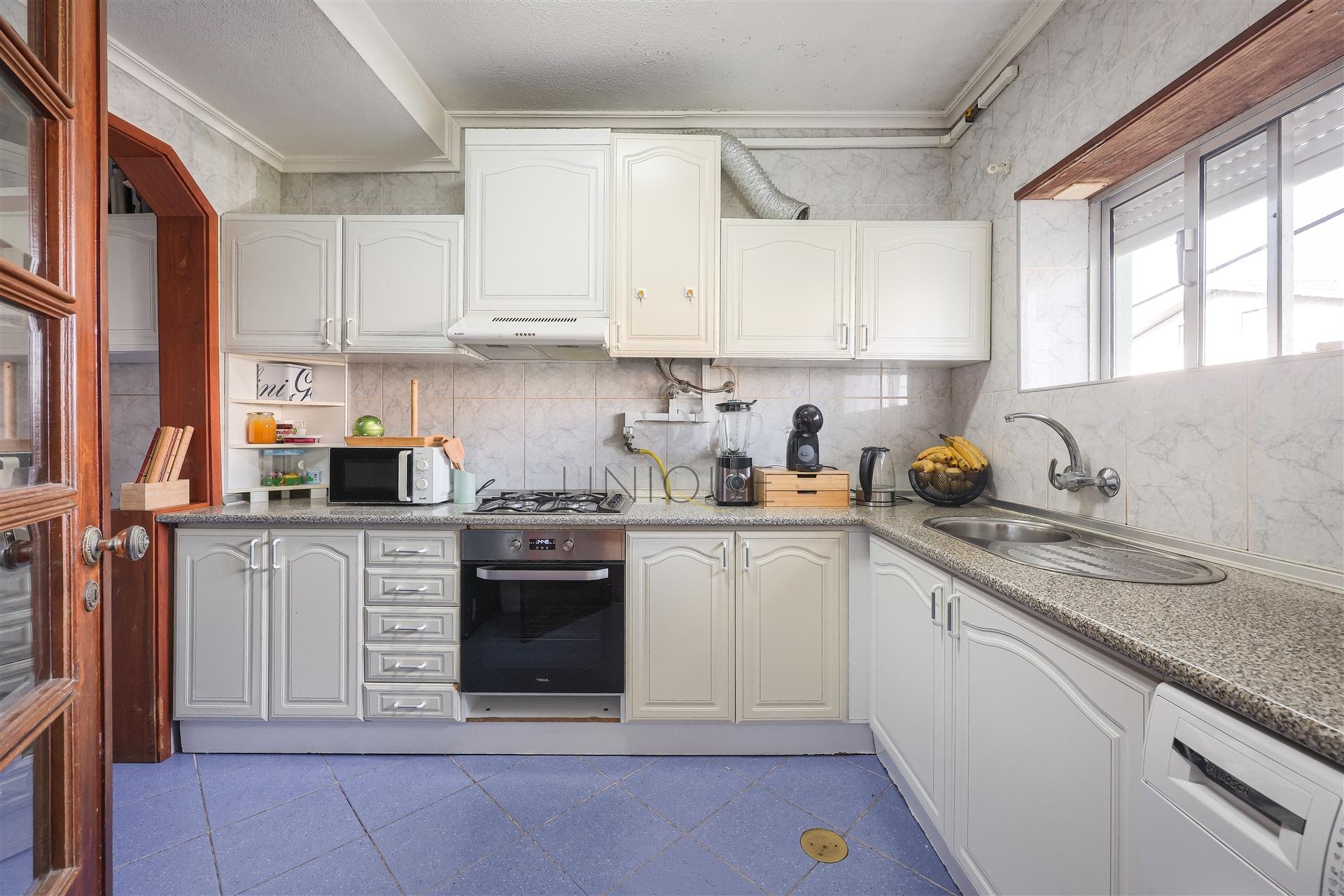 Apartamento T3 com arrumo em Azurva - Aveiro