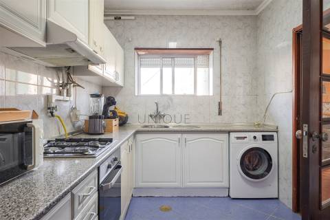 Apartamento T3 com arrumo em Azurva - Aveiro