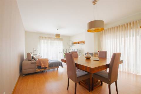 Moradia T3 com Suite, Jardim e Garagem Fechada | Próxima ao Centro de Aveiro