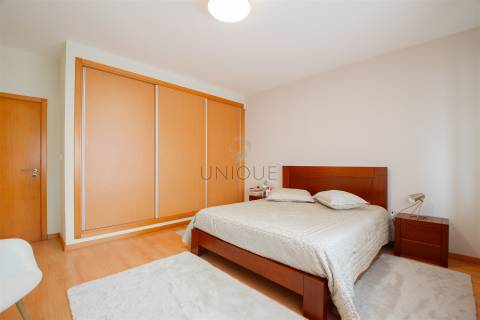 Moradia T3 com Suite, Jardim e Garagem Fechada | Próxima ao Centro de Aveiro