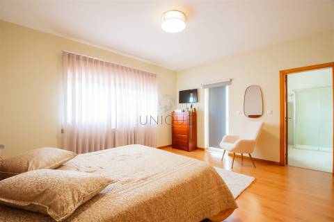 Moradia T3 com Suite, Jardim e Garagem Fechada | Próxima ao Centro de Aveiro