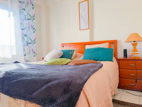 Apartamento T1 com Vista Mar, Elevador e Quarteira