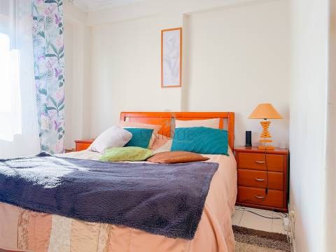 Apartamento T1 com Vista Mar, Elevador e Quarteira