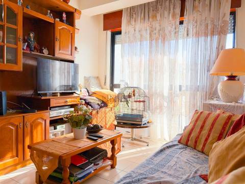 Apartamento T1 com Vista Mar, Elevador e Quarteira