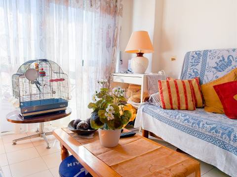 Apartamento T1 com Vista Mar, Elevador e Quarteira
