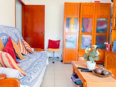 Apartamento T1 com Vista Mar, Elevador e Quarteira