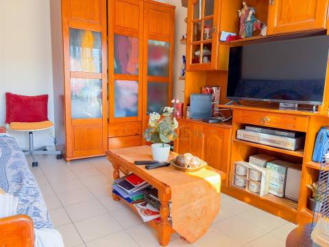 Apartamento T1 com Vista Mar, Elevador e Quarteira