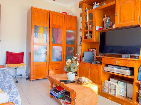 Apartamento T1 com Vista Mar, Elevador e Quarteira