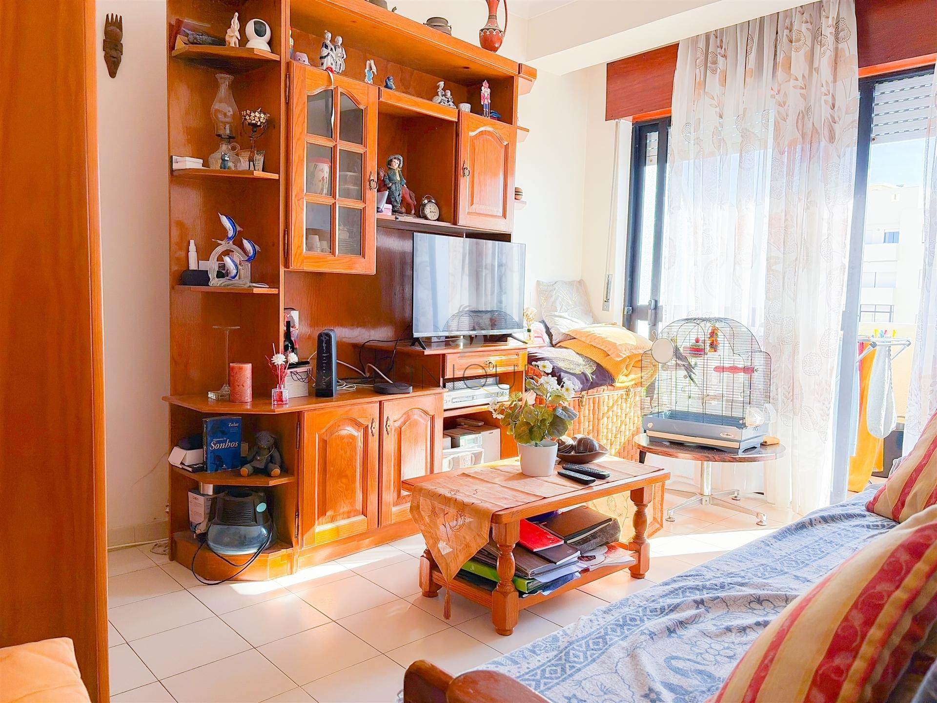 Apartamento T1 com Vista Mar, Elevador e Quarteira