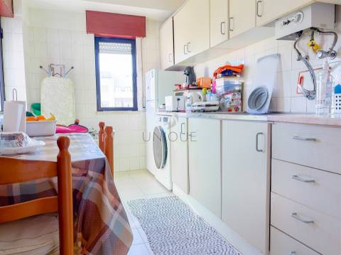 Apartamento T1 com Vista Mar, Elevador e Quarteira