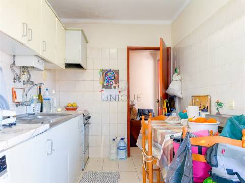 Apartamento T1 com Vista Mar, Elevador e Quarteira