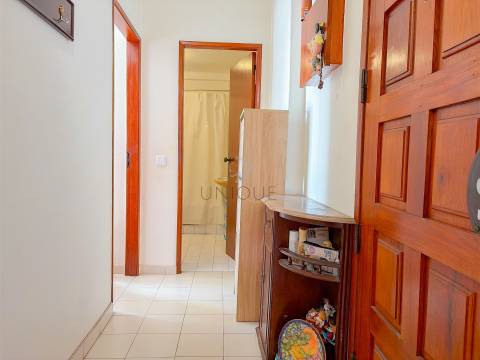 Apartamento T1 com Vista Mar, Elevador e Quarteira