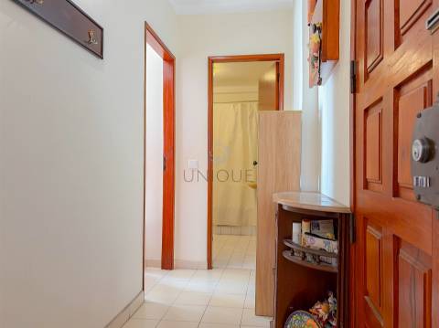 Apartamento T1 com Vista Mar, Elevador e Quarteira
