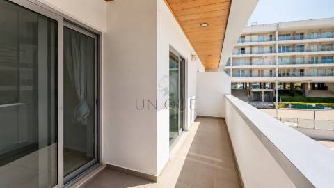 Apartamento T2 com varandas, estacionamento e arrumo - Cais da Fonte Nova