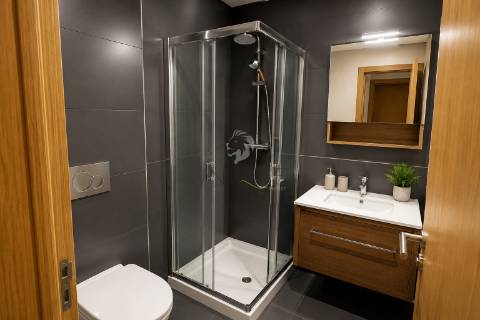 Apartamento T2 com varandas, estacionamento e arrumo - Cais da Fonte Nova