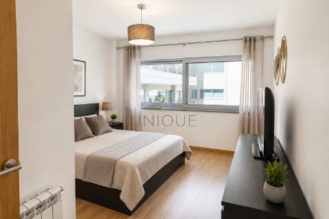 Apartamento T2 com varandas, estacionamento e arrumo - Cais da Fonte Nova