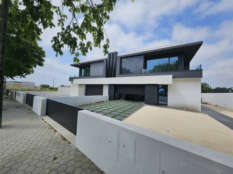 Moradia T4 Venda em Santa Joana,Aveiro
