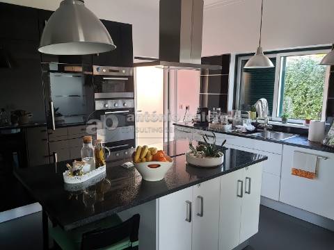 Excelente Moradia V4 para venda