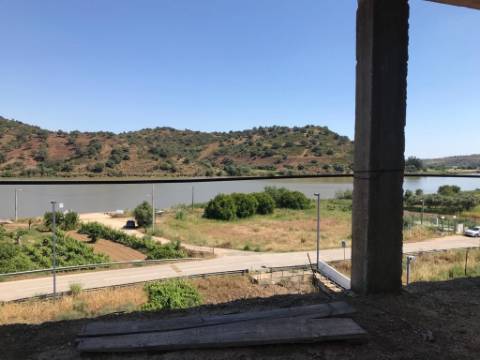 Terreno para construção junto ao Rio Guadiana