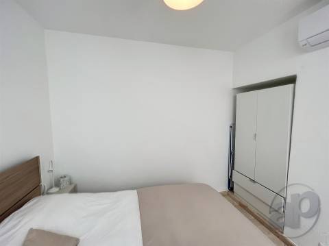 Apartamento tipo T0+1 remodelado