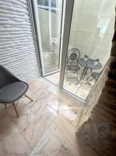 Apartamento tipo T0+1 remodelado