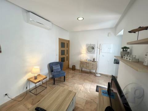 Apartamento tipo T0+1 remodelado