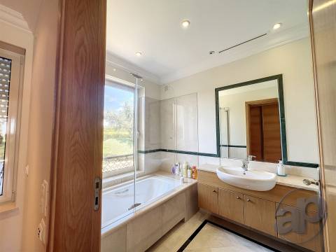 Excelente moradia v4 para venda no Monte Rei Golf