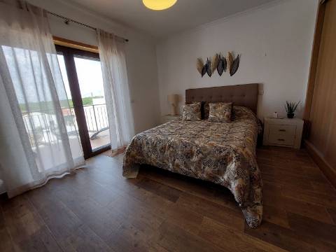 Moradia V3 com piscina para venda