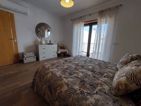 Moradia V3 com piscina para venda