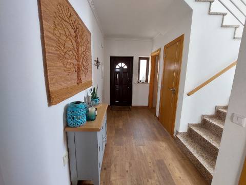 Moradia V3 com piscina para venda