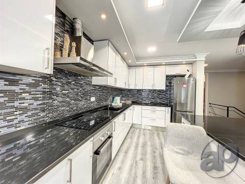 Apartamento duplex T1+3 para venda